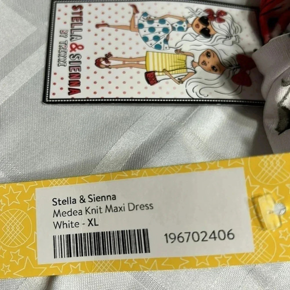 STELLA & SIENNA BY TRIXXI floral maxi dress.halter neck,cut out,cinched waist - Picture 14 of 14